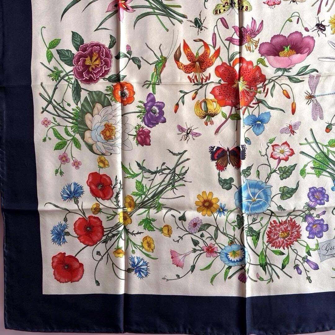 Gucci 花柄　大判シルクスカーフ　イタリア製