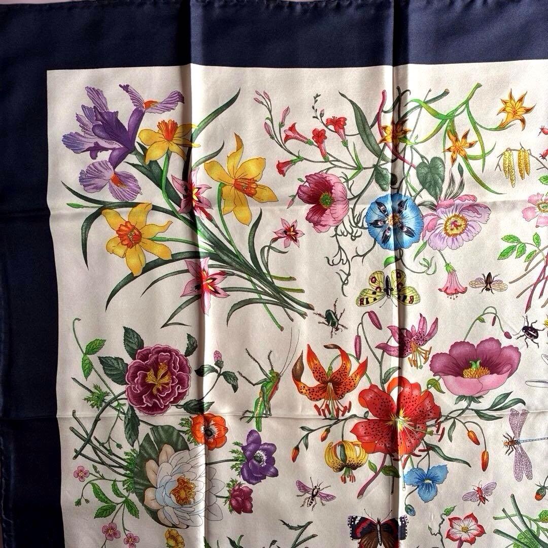Gucci 花柄　大判シルクスカーフ　イタリア製