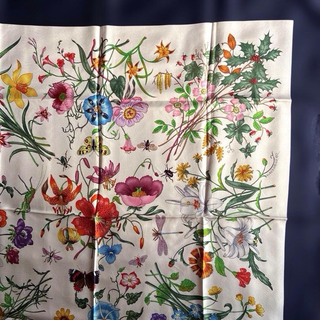 Gucci 花柄　大判シルクスカーフ　イタリア製