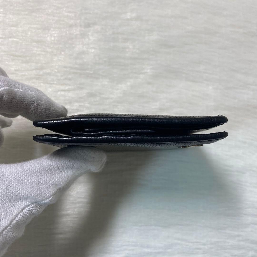 お買い得品　美品　GUCCI グッチ　二つ折り　レザー　ゴールドロゴ　人気　黒