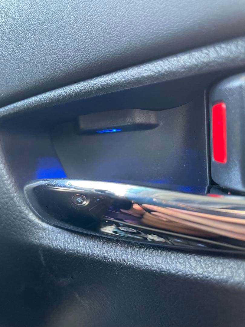 エンラージ製30後期アルファード用のQi対応ワイヤレス充電器等３点セット