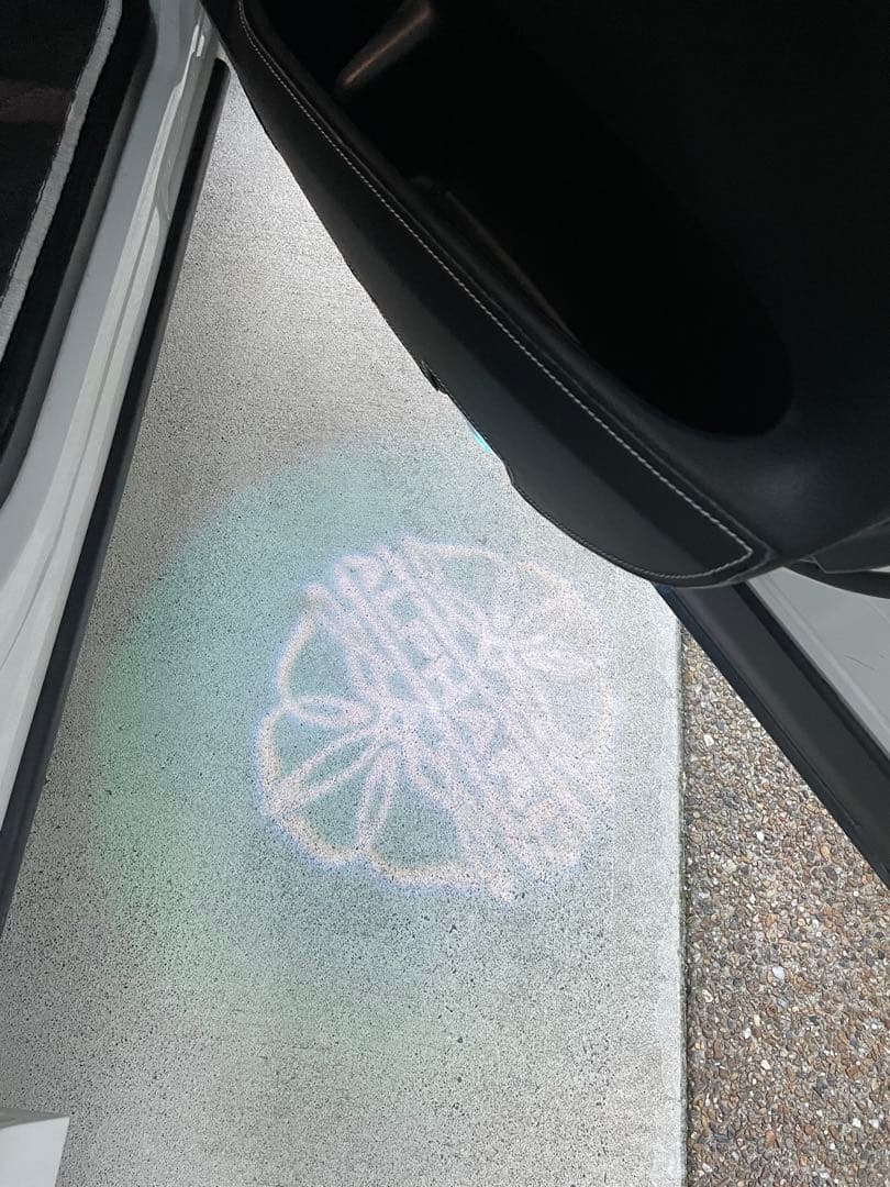 エンラージ製30後期アルファード用のQi対応ワイヤレス充電器等３点セット