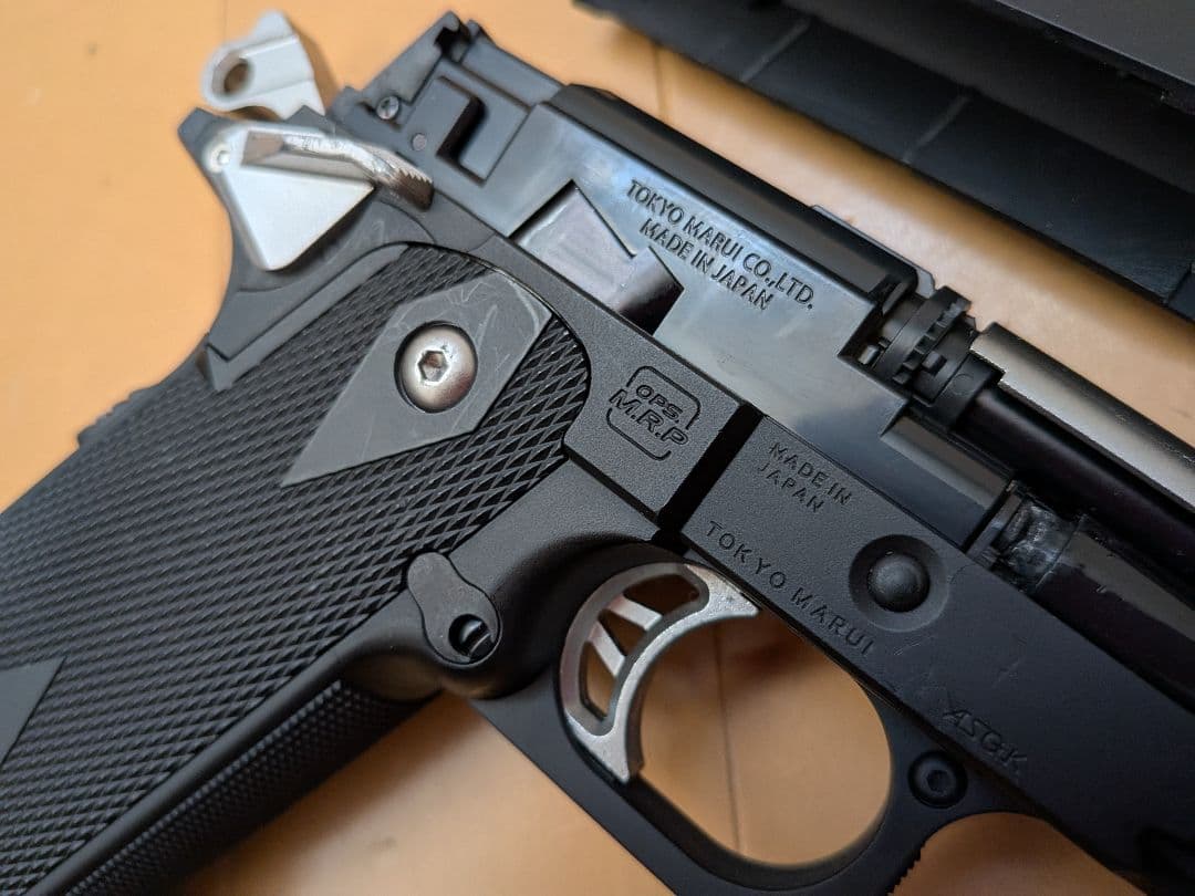 東京マルイ HI-CAPA E 電動ガン　バッテリー付