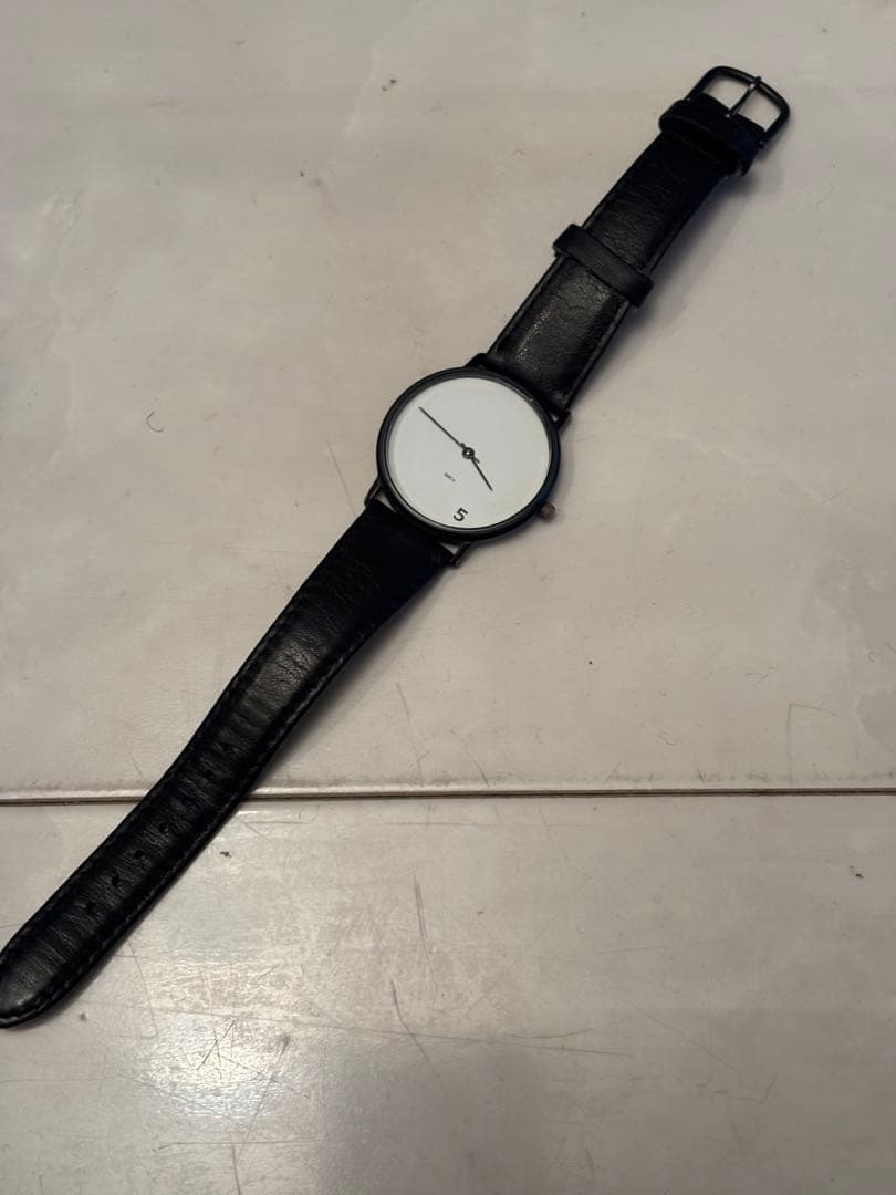 MOMA推奨ティボール・カルマン　M&Co.の腕時計５-o’clock