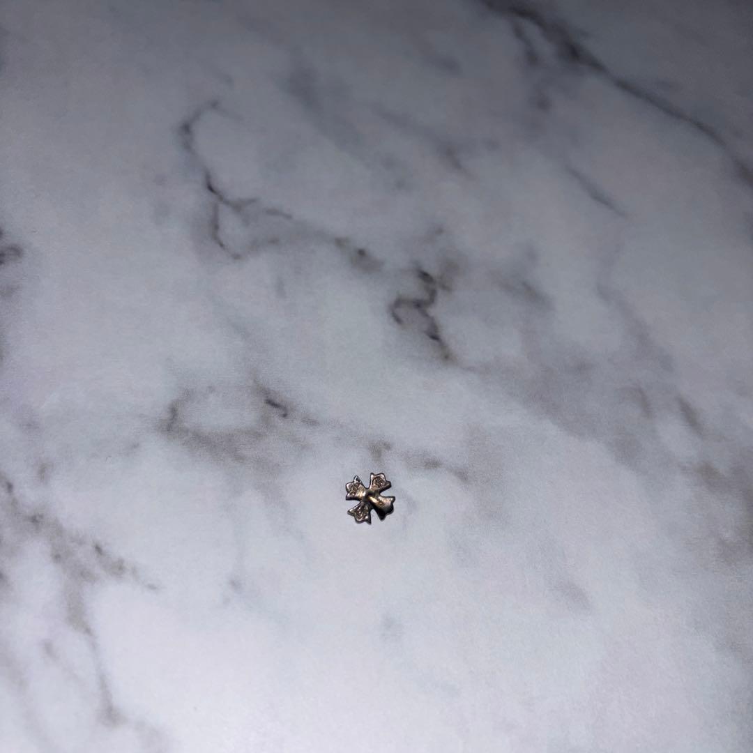 Chrom hearts クロスピアス