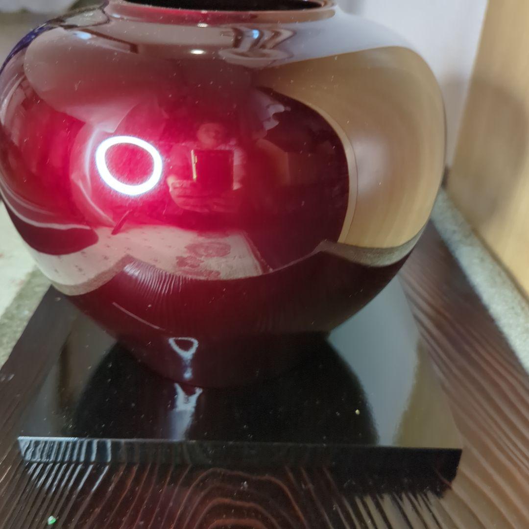 玉蟲塗 赤色ガラス様 花瓶 丸型 木製台座付き 鋳物？桐箱あり