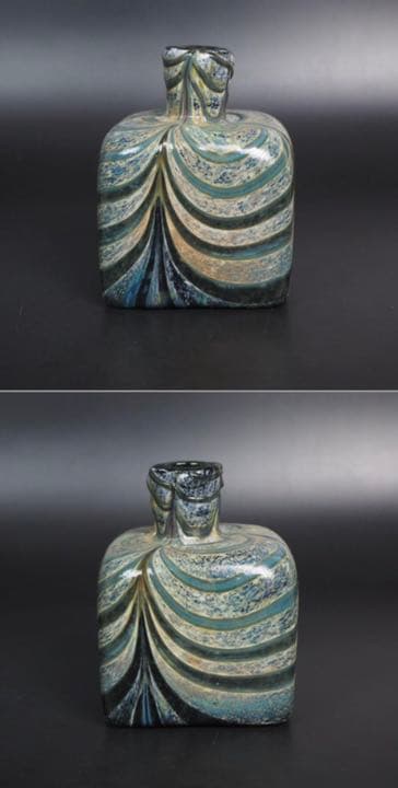 送料無料　大珍品　時代ガラス四角瓶　高さ11.5ｃｍ