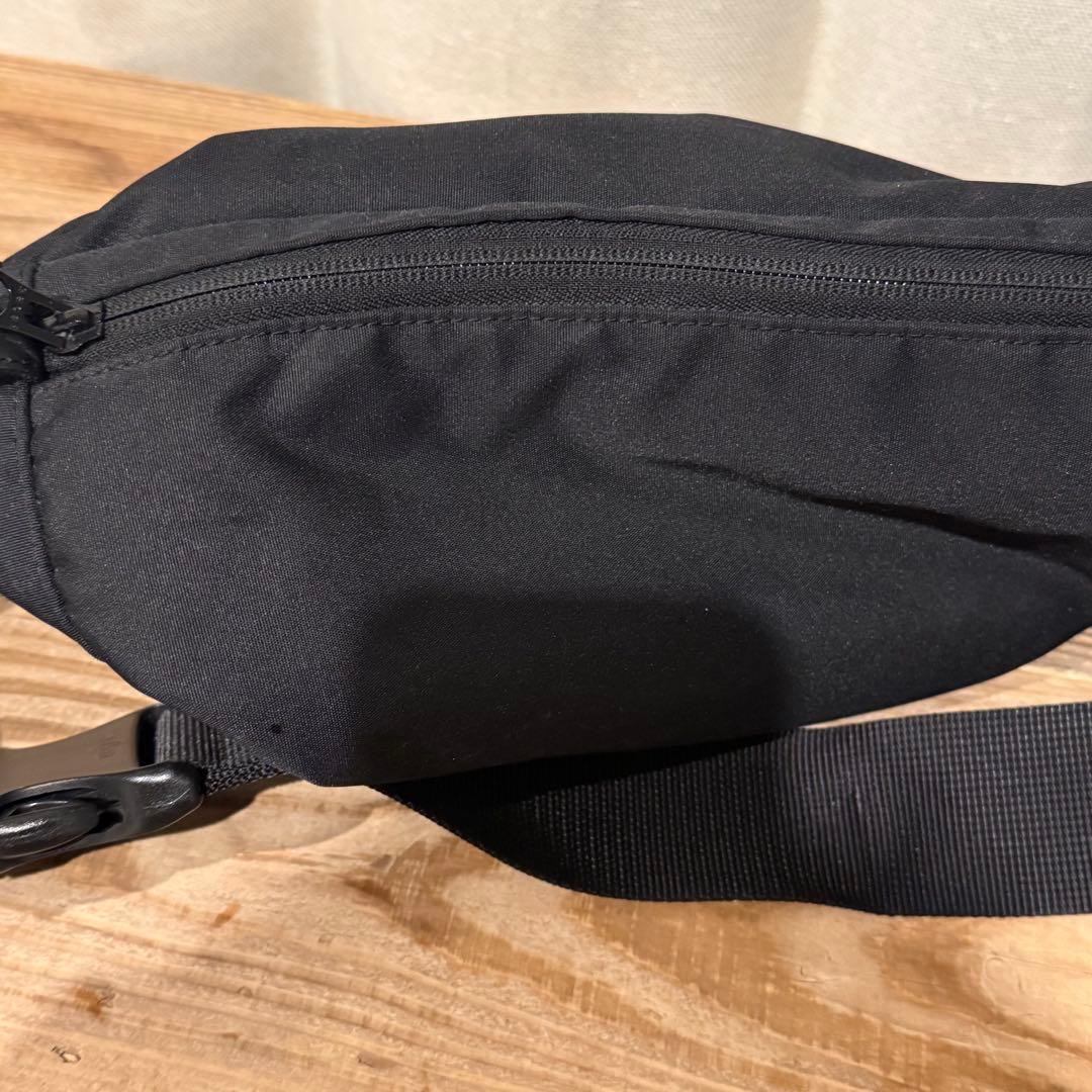 美品　sacaiサカイボディーバッグ　ショルダーバッグ　サカイ