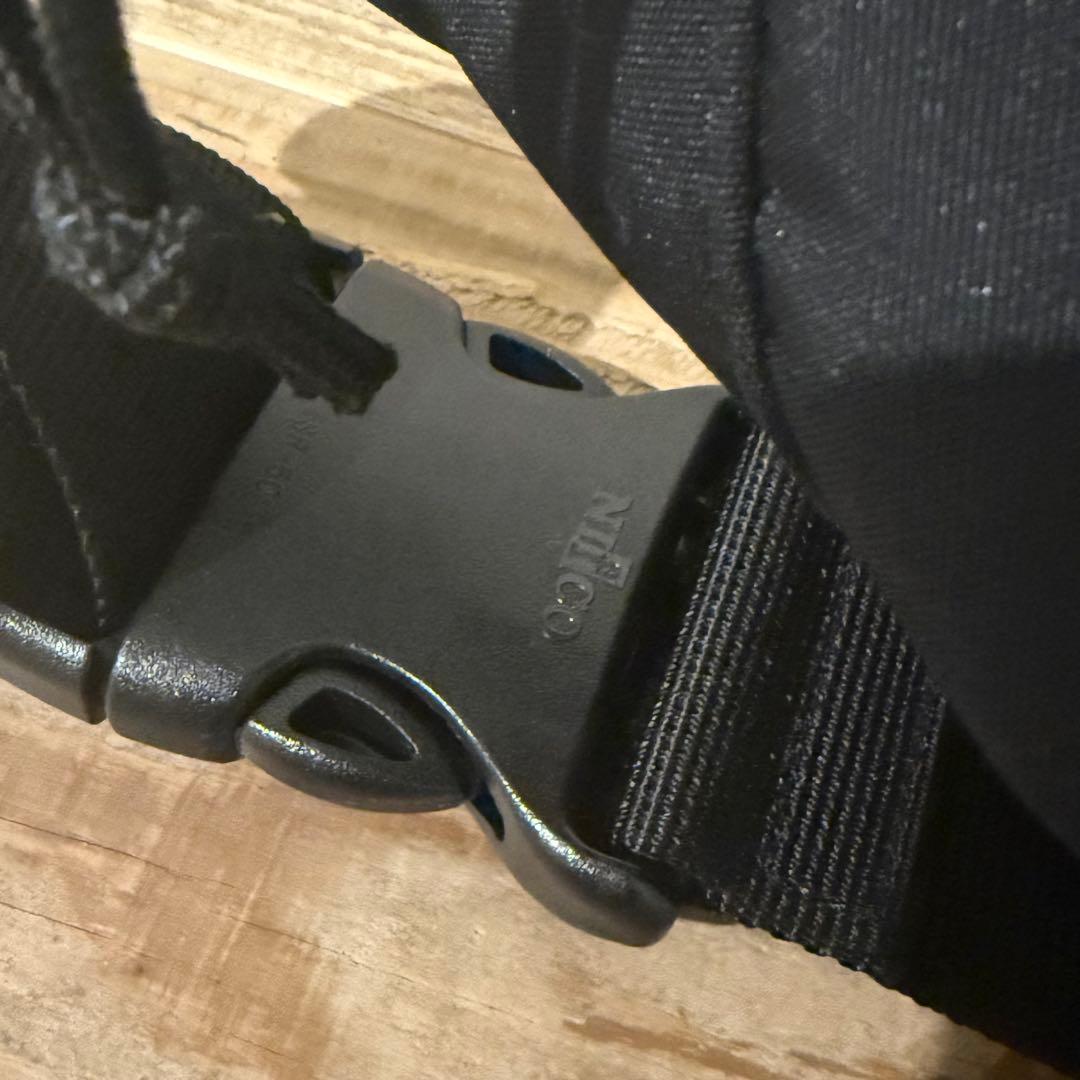 美品　sacaiサカイボディーバッグ　ショルダーバッグ　サカイ