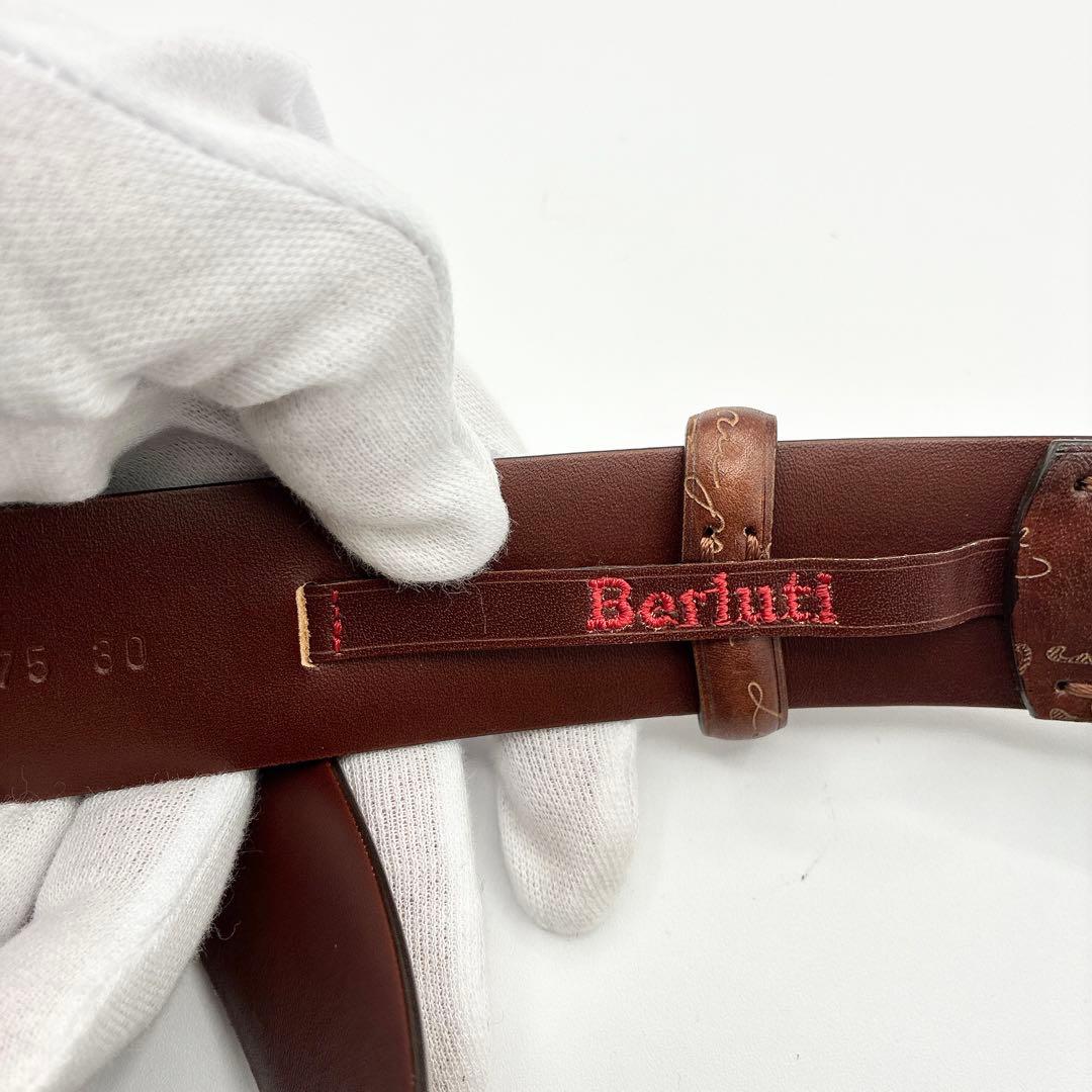 ベルルッティ　ベルト　カリグラフィー　レザー　バックル　スーツ　メンズ　紳士