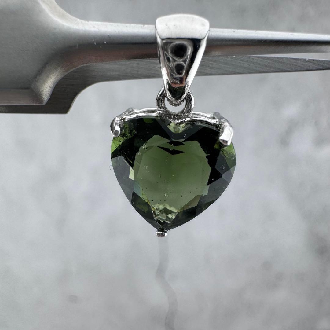 P-36モルダバイト ハート型 ペンダントトップ 隕石　天然ガラス　s925