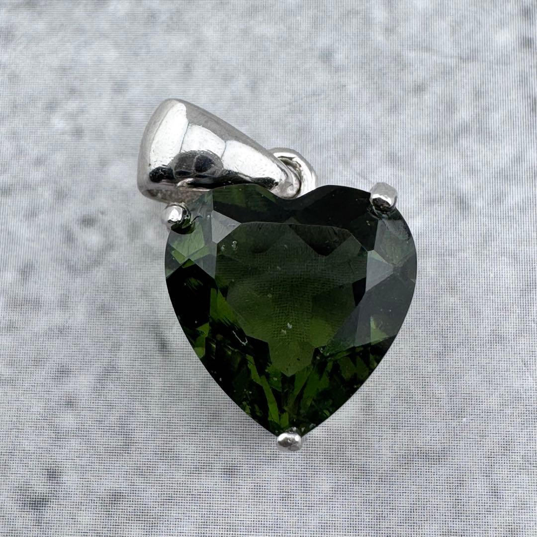 P-36モルダバイト ハート型 ペンダントトップ 隕石　天然ガラス　s925