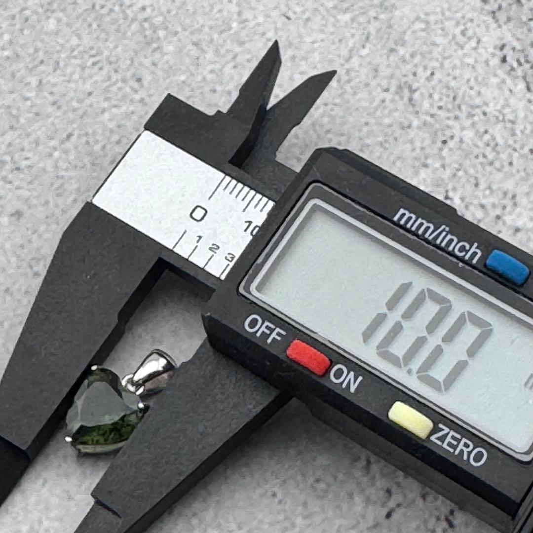 P-36モルダバイト ハート型 ペンダントトップ 隕石　天然ガラス　s925