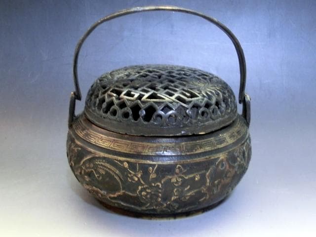手炉■「大清年製」花唐草 古銅製 松竹梅 菊 手あぶり 手火鉢 香炉 時代物■