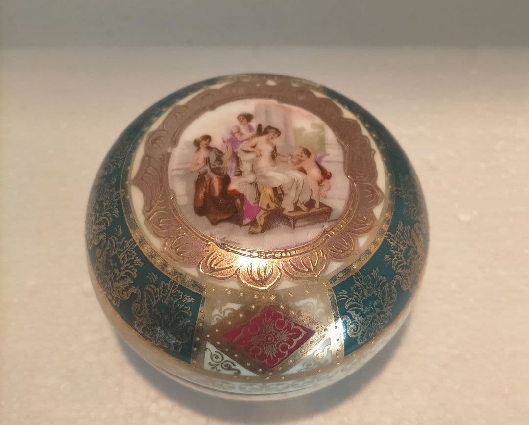 ロイヤルヴィエナスタイル　モリッツズデカウアー製　カップなど15点、小物入れ