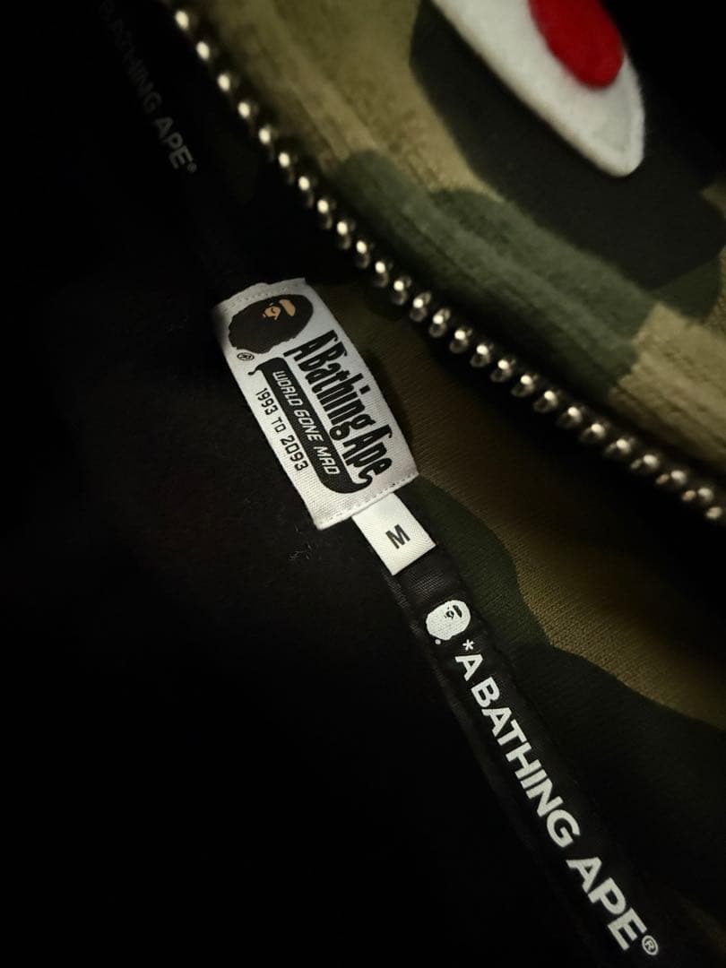 A BATHING APE シャークデザイン パーカーMサイズ
