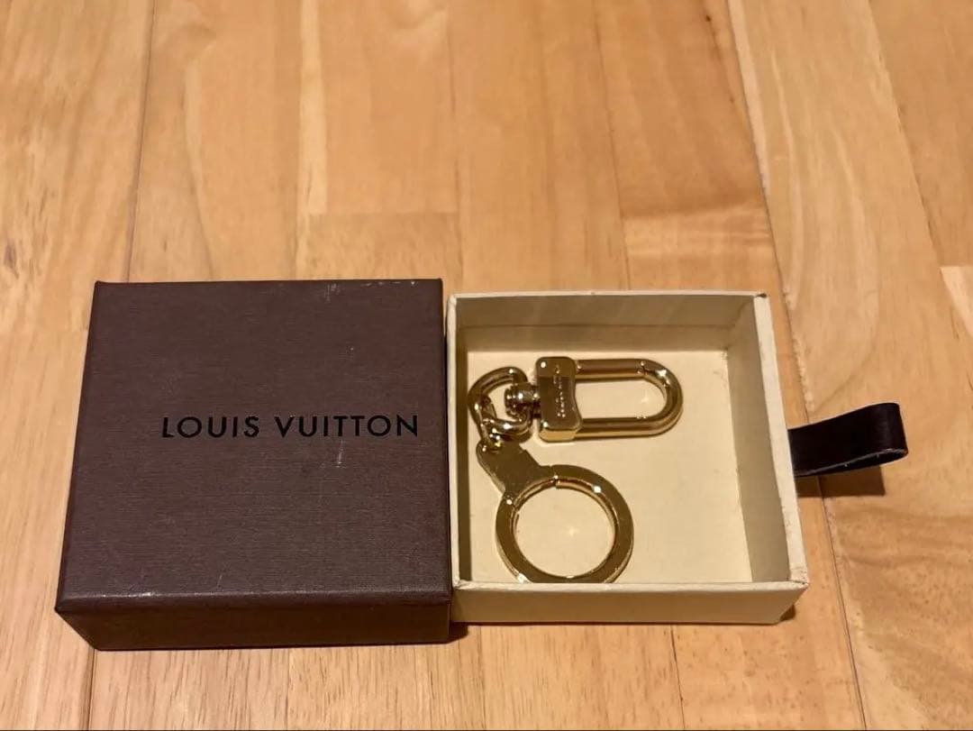 LOUIS VUITTON ゴールドキーホルダー 箱付き