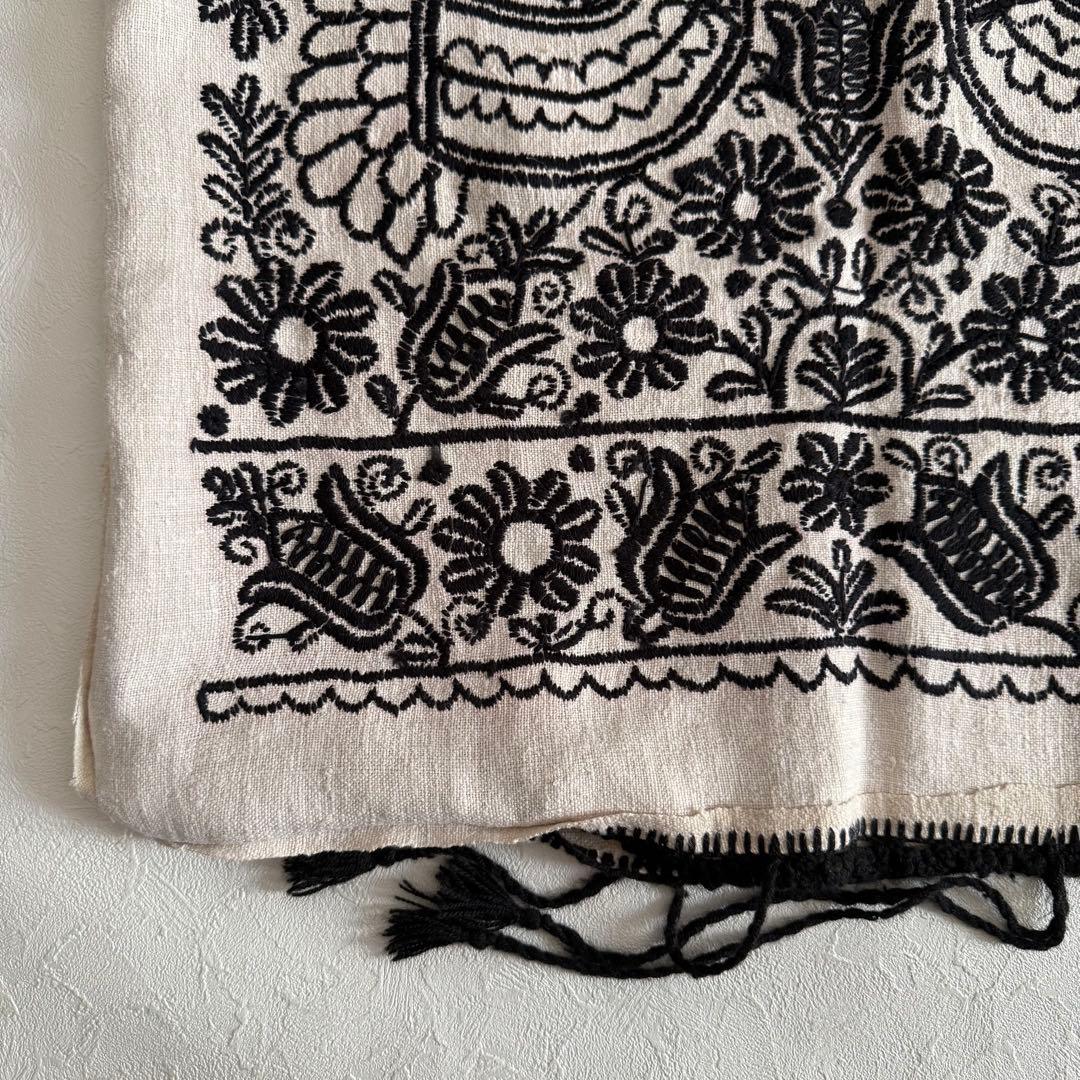 イーラーショシュ　手刺繍　鳥　植物　ピロケース