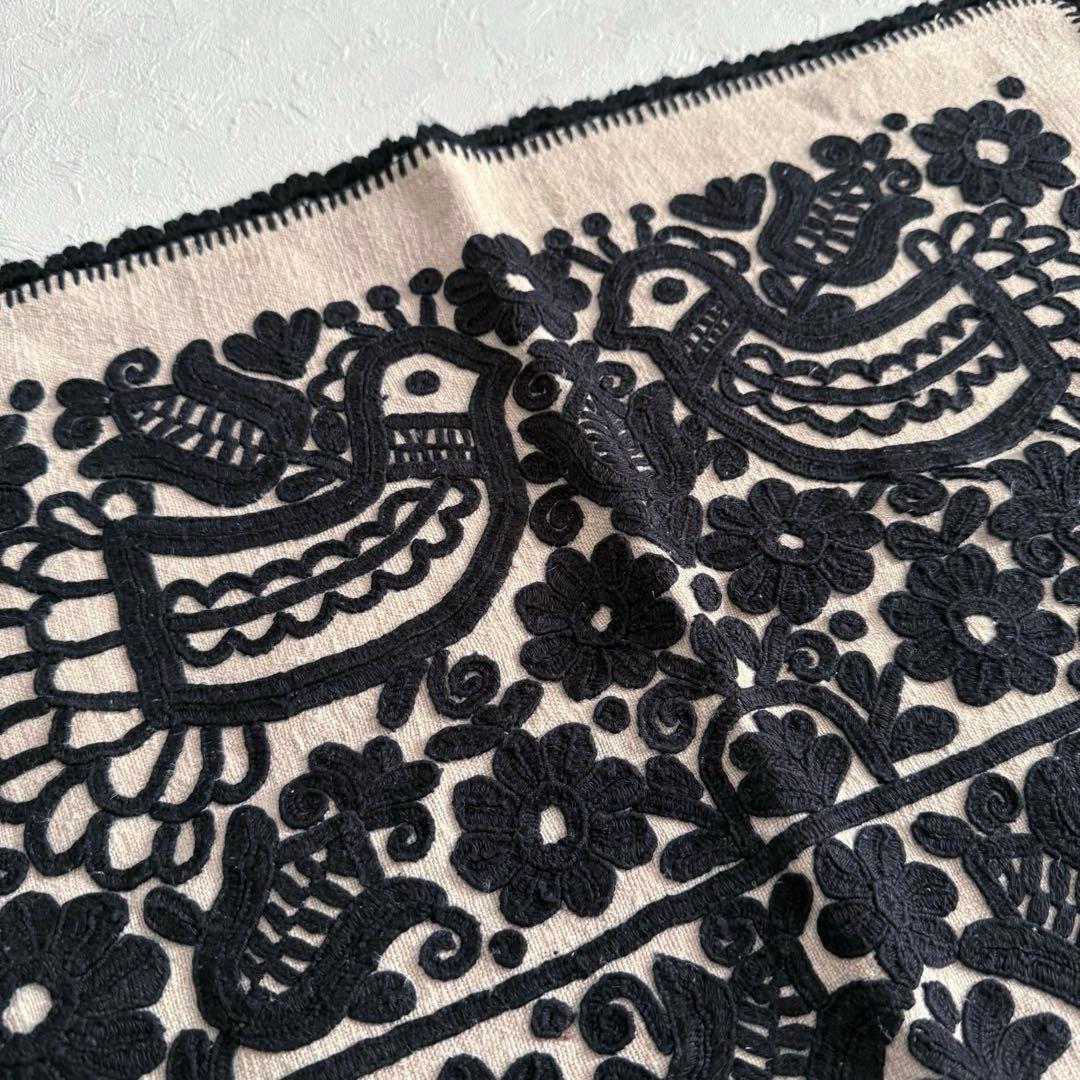 イーラーショシュ　手刺繍　鳥　植物　ピロケース