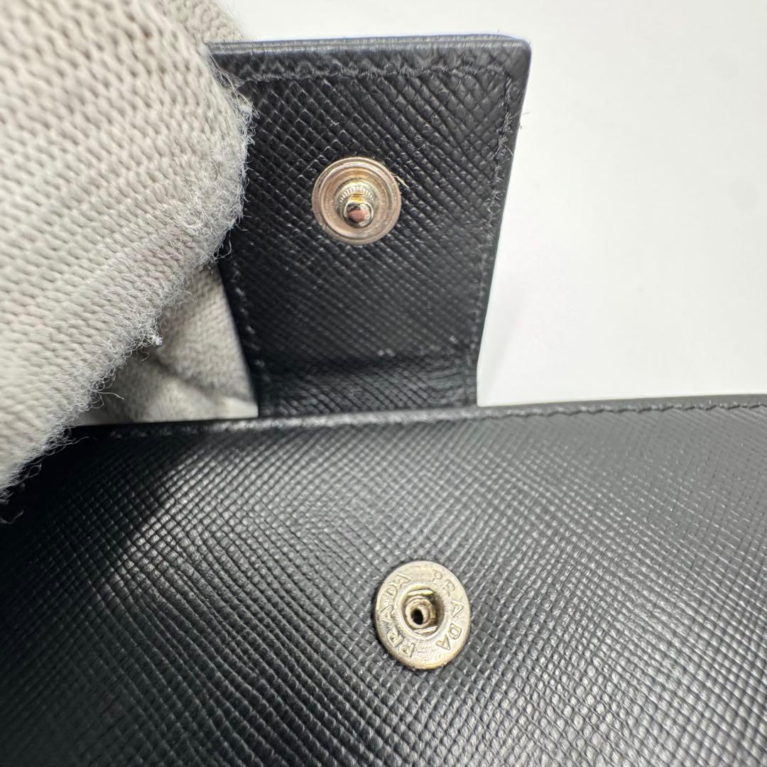 プラダ サフィアーノレザー 二つ折り財布 ラウンド コンパクト財布 ブラック