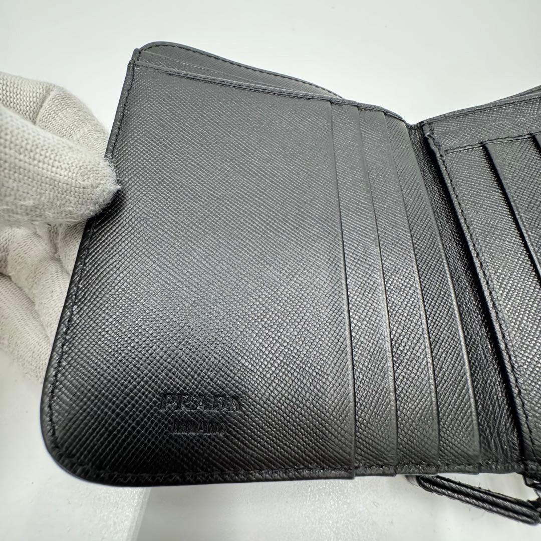 プラダ サフィアーノレザー 二つ折り財布 ラウンド コンパクト財布 ブラック