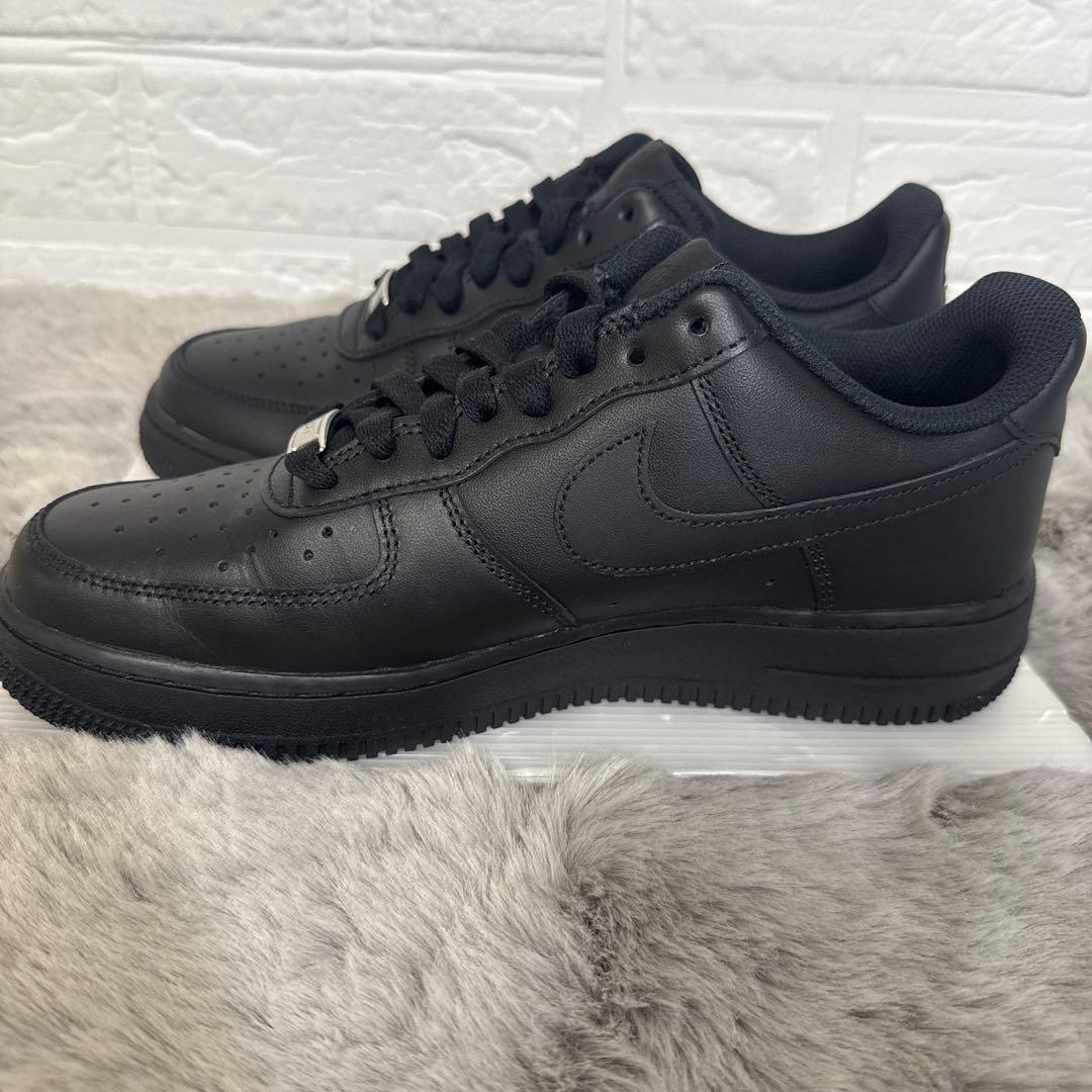 【未使用級】ナイキ NIKE エアフォース1 ブラック 26cm