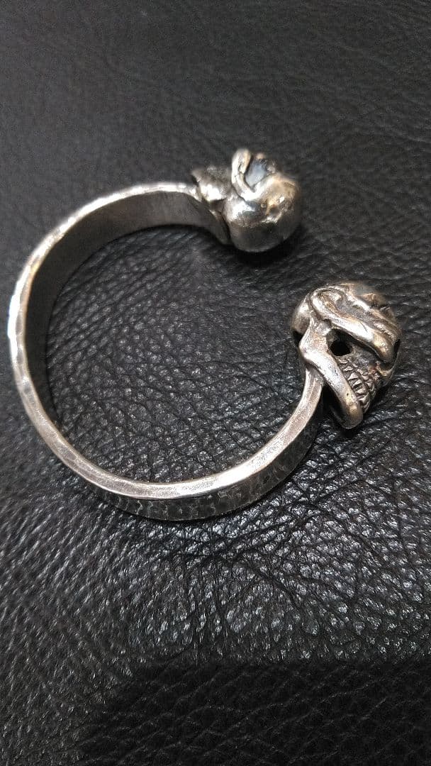 silver　ストップライト　タイプ　ダブルスカル 平打ちシルバーバングル