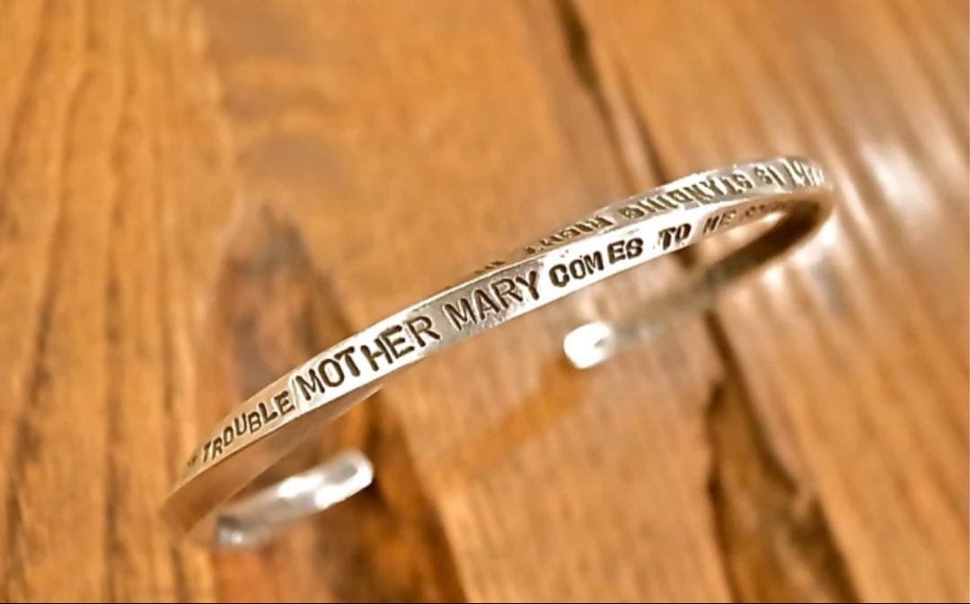 アクセサリー LET IT BE Stamped & Twisted Bangle
