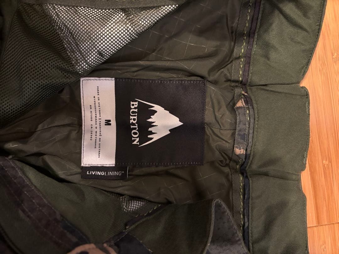 上:QUIKSILVER 下:BURTON スノボウェアセット【1回だけ使用】