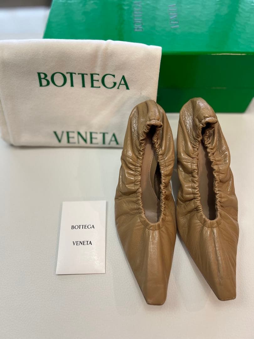 BOTTEGA VENETA アーモンドパンプス