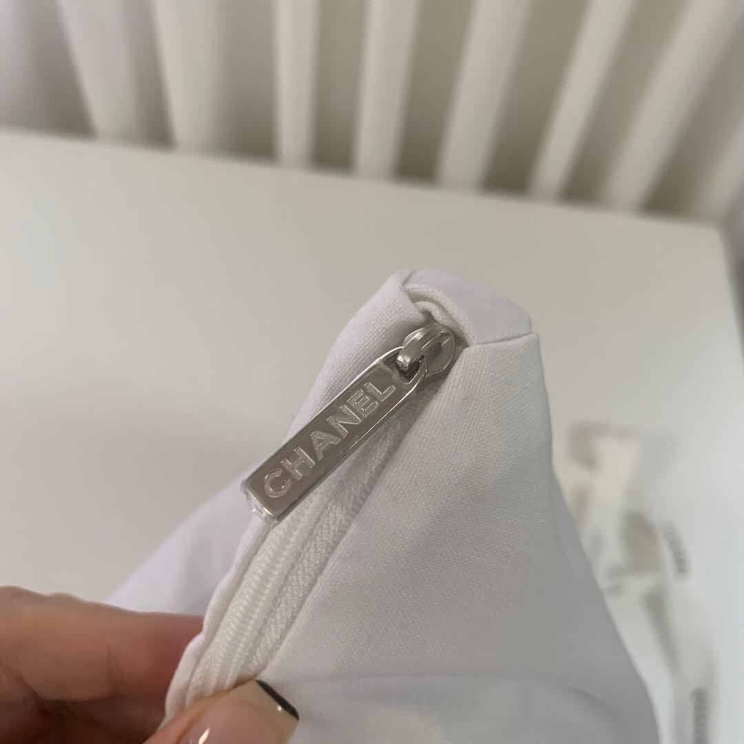 CHANEL CCロゴ クッション ベージュ アイボリー AA1088
