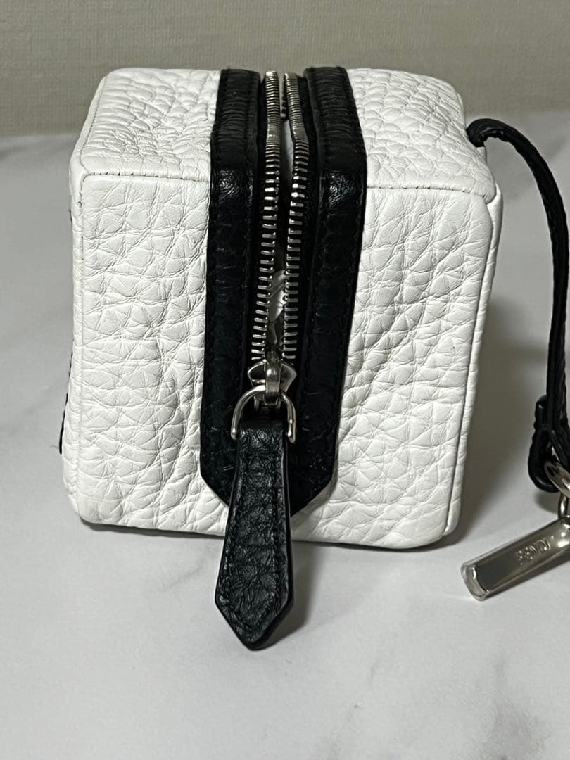FENDI フェンディ バッグチャーム 小銭入れ キーホルダー