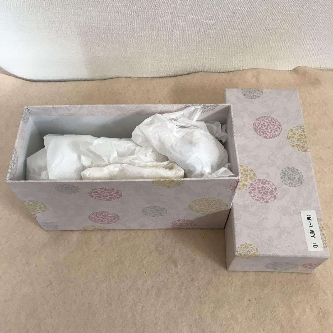 正月飾り　木目込み人形と松