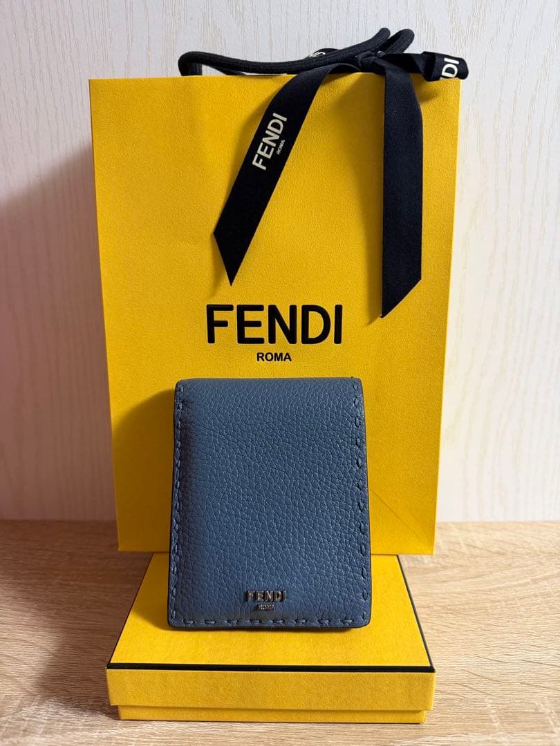 【フェンディ】 セレリア 財布
