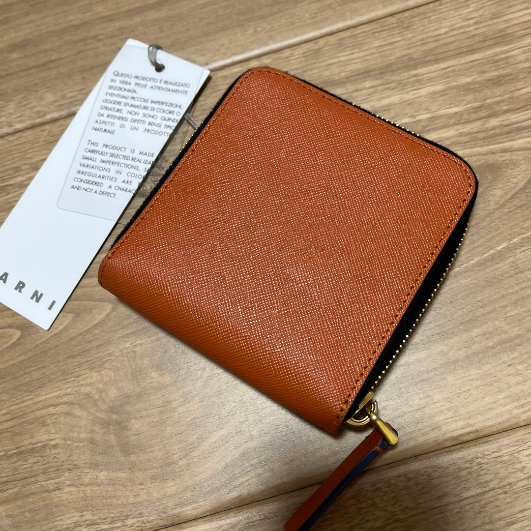 マルニ　折り財布　ラウンドジップ