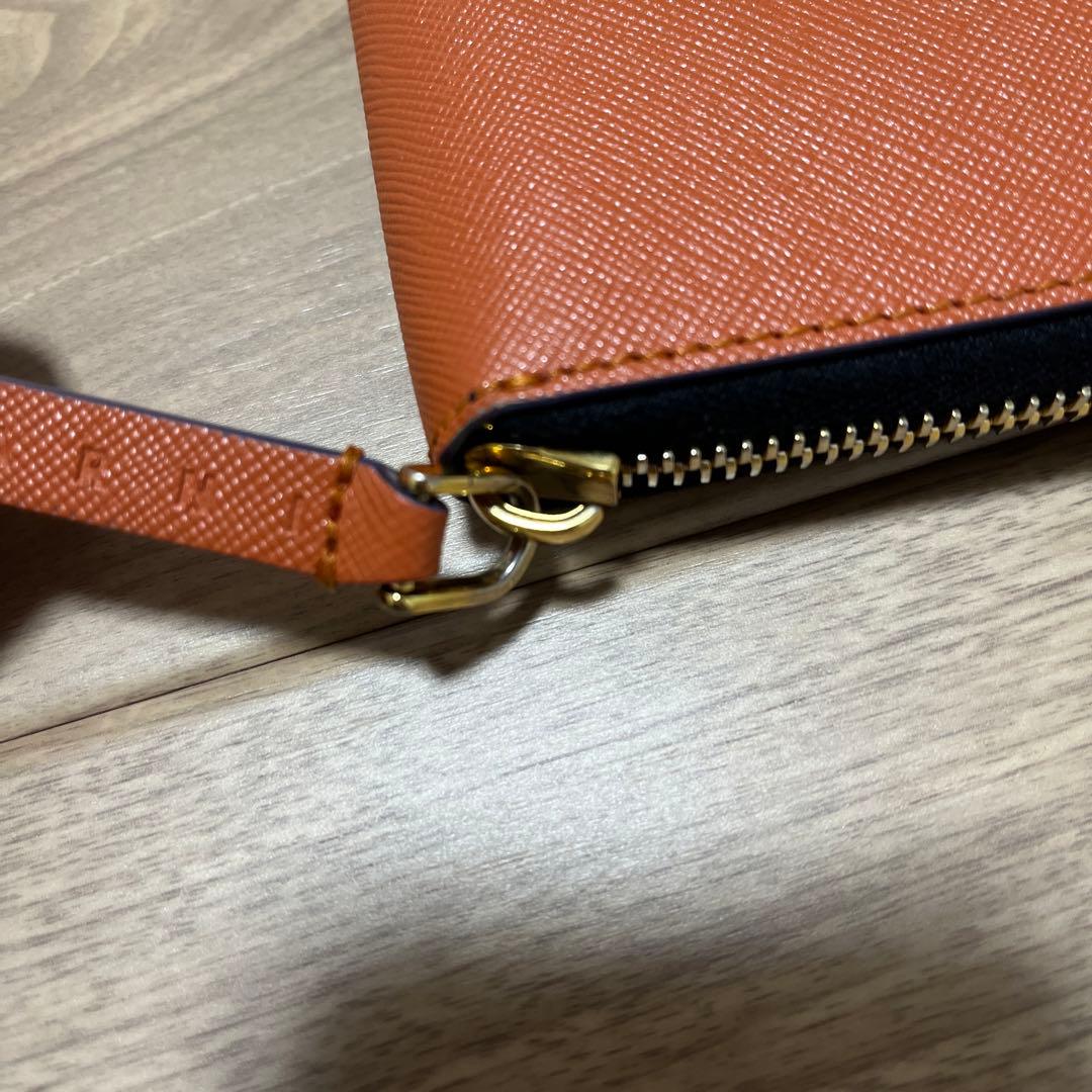 マルニ　折り財布　ラウンドジップ