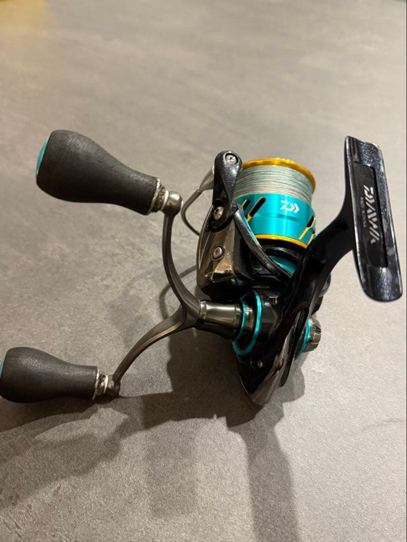 Emeraldas MX 2508PE-DH リール