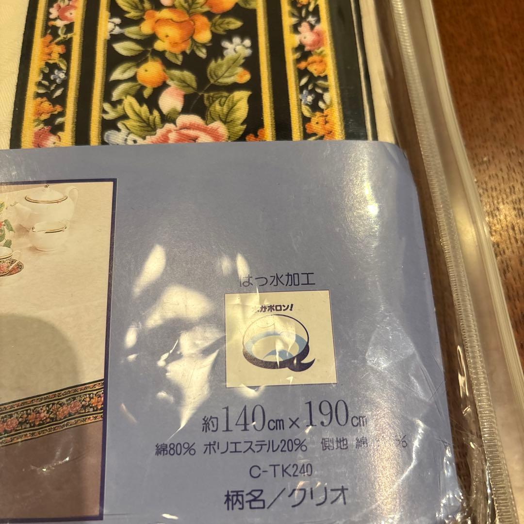 未使用品　 テーブルクロス クリオ