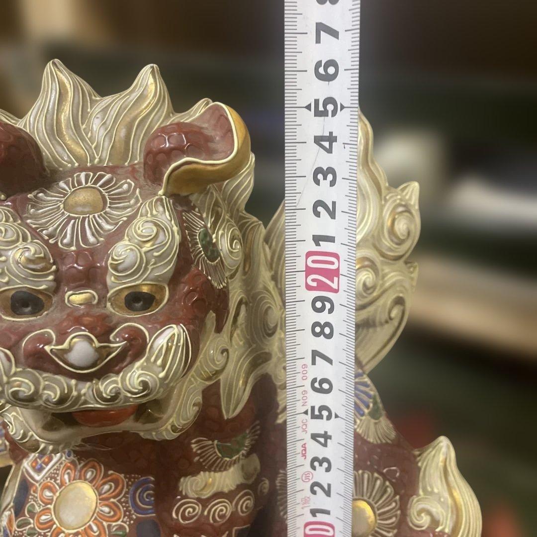 九谷焼玉乗り獅子の置物 赤と白 打出の小槌にのる獅子　石川県九谷焼 日本美術