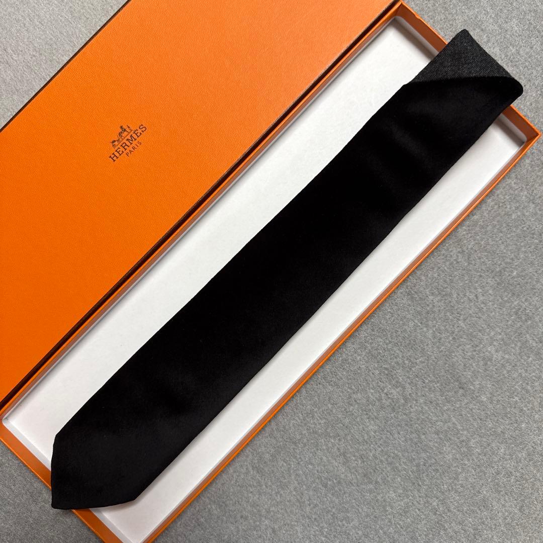 美品　エルメス　ネクタイ　黒・グレー　無地　ウール