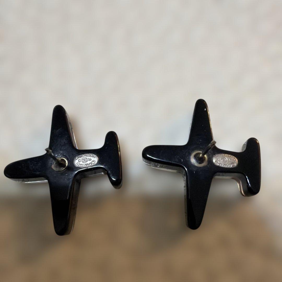 CHANELアクリルピアス エアプレイン