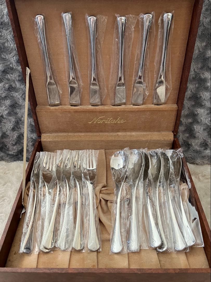 ノリタケ　カトラリーセット　エモーション　ディナーセット〈18本セット〉※ケース