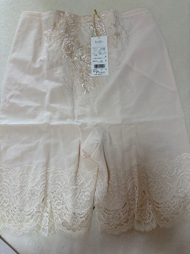 ワコールTrefle 刺繍レース付きガードル 82 Lベージュ 新品未使用