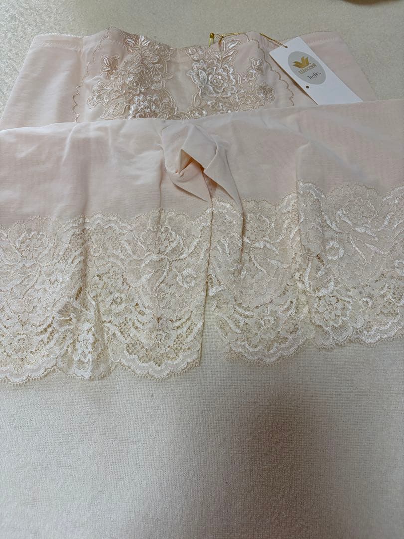 ワコールTrefle 刺繍レース付きガードル 82 Lベージュ 新品未使用