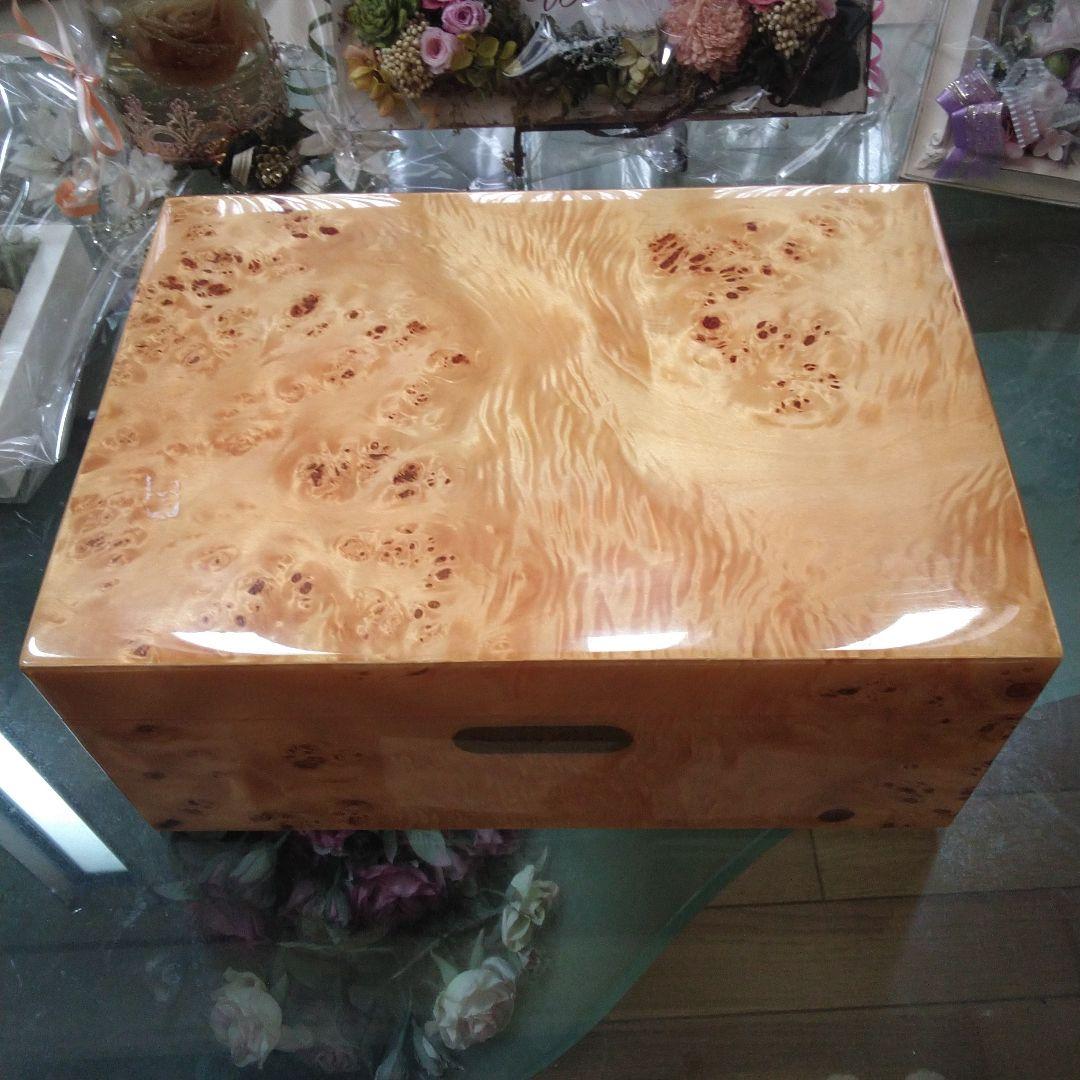 クエルボ・イ・ソブリノス 時計箱