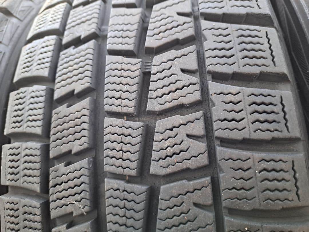 バリ山！205/60R16信頼のダンロップ4本セット！ウインターマックス02！