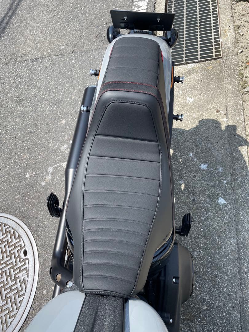 Harley-Davidson シート 純正スイッチバックシート