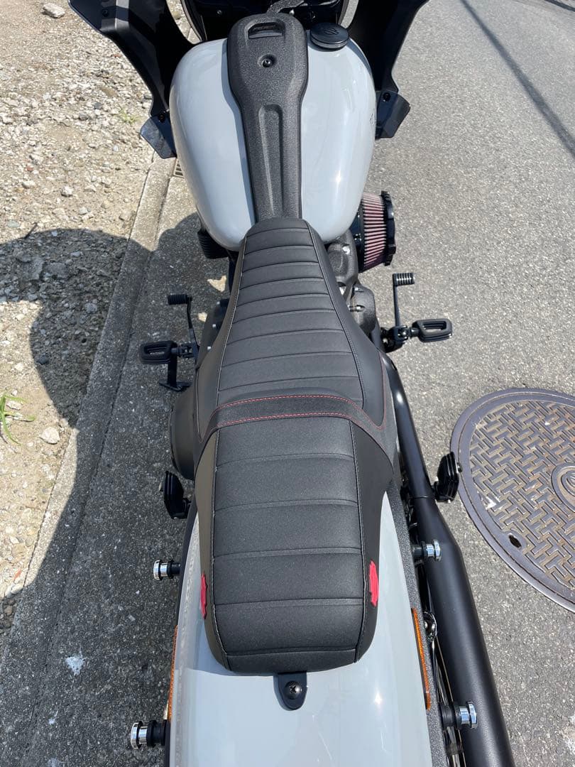 Harley-Davidson シート 純正スイッチバックシート