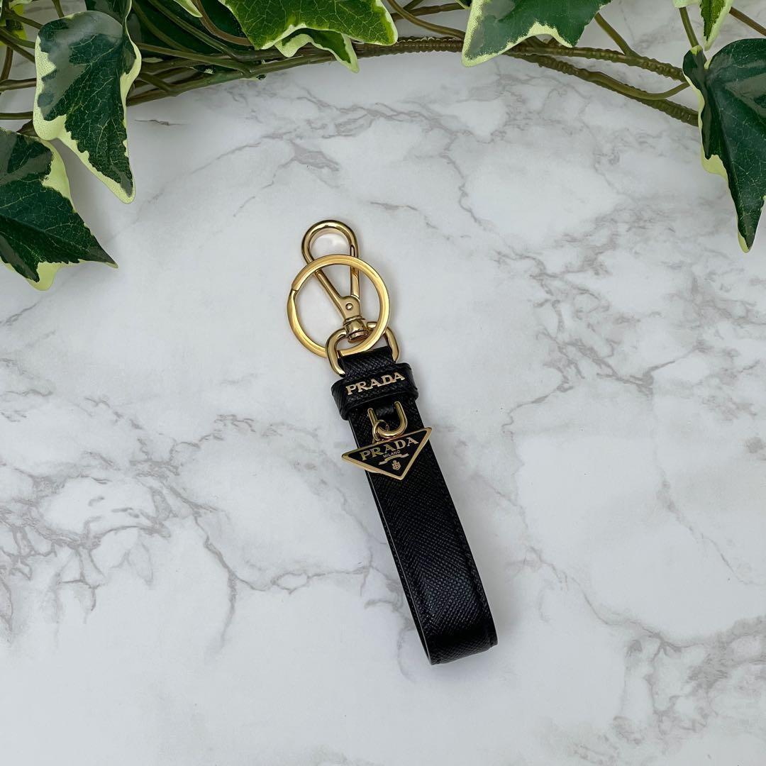 PRADA プラダ サフィアーノレザー キーリング チャーム ブラック 箱付き