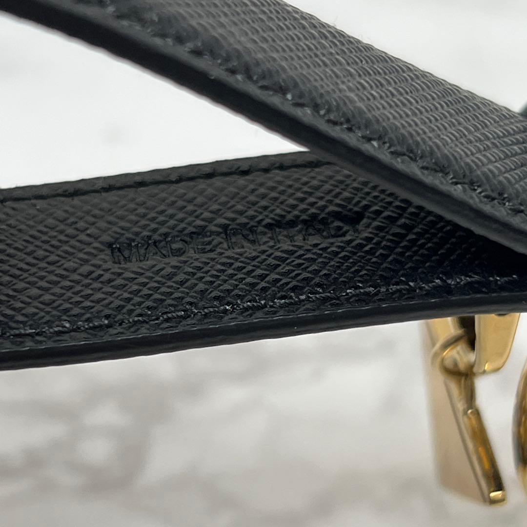 PRADA プラダ サフィアーノレザー キーリング チャーム ブラック 箱付き